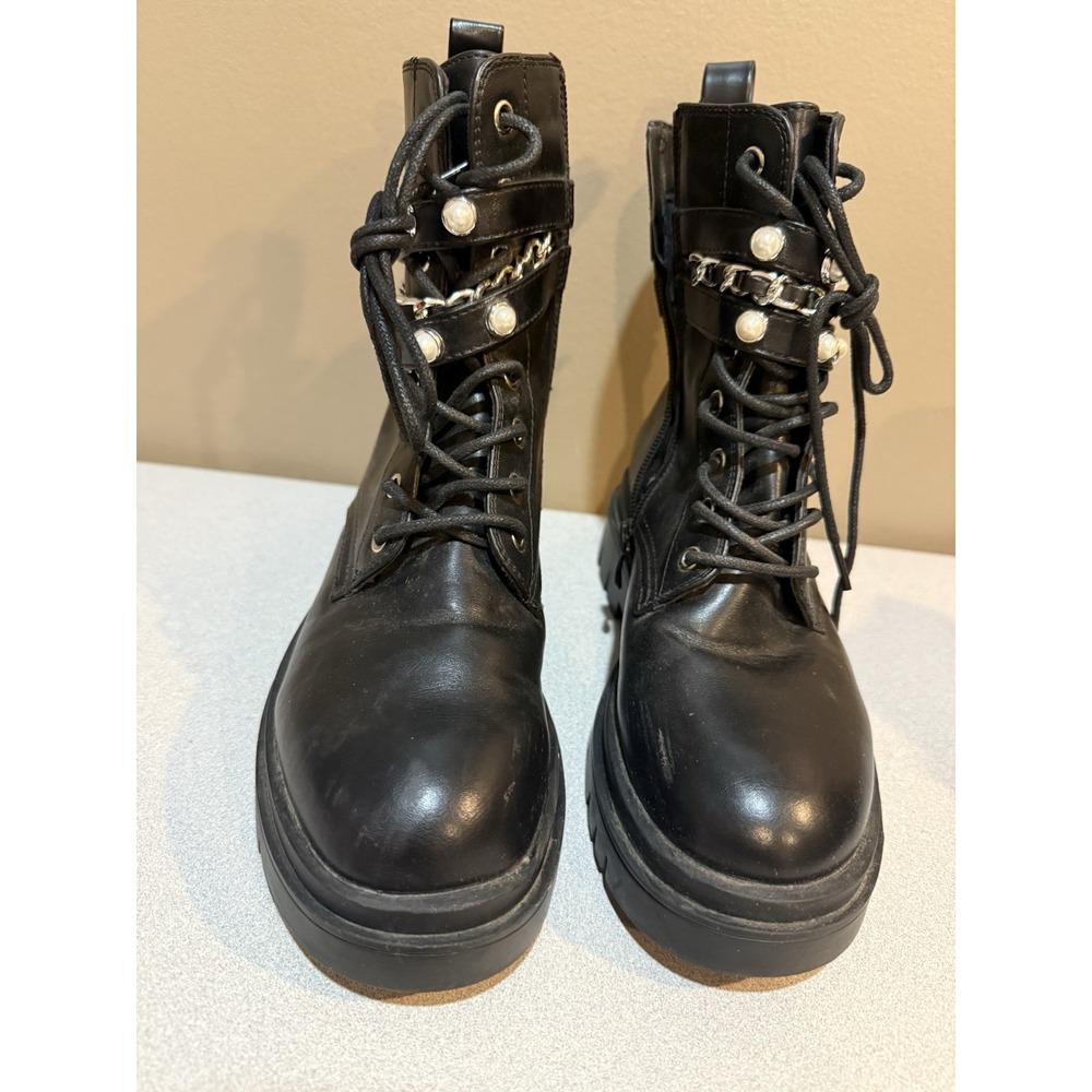 Dream Pairs Black Faux Leather Chain Faux White Pearls Biker Ankle Boots size 6 - Picture 3 of 8